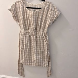Cute cream plaid sun dress with tie sash and pockets!